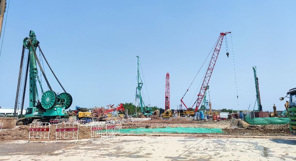 金泰抓鉆銑設(shè)備馬力全開(kāi)，匯戰(zhàn)“羊城花冠”白云機(jī)場(chǎng)T3航站樓